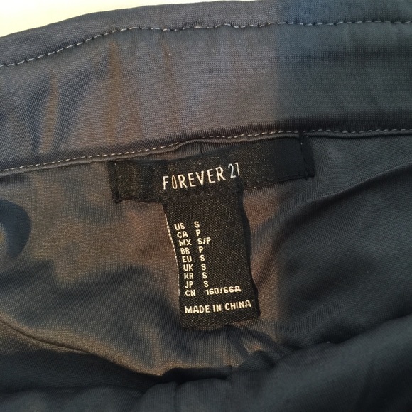 🛍Forever 21✨ Glittery Shorts plus bonus shorts - Picture 3 of 8